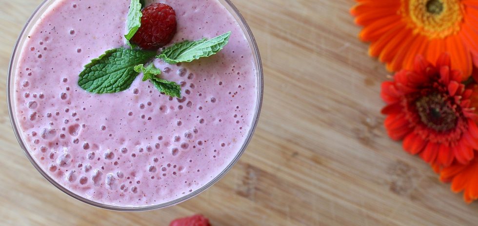 This berry smoothie makes for a better breakfast